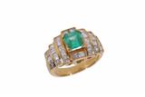 Anello con diamanti e smeraldo - Asta Preziosi Anello con diamanti e smeraldo - Asta Preziosi