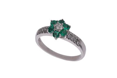 Anello a motivo floreale con diamanti e smeraldi - Asta Preziosi Anello a motivo floreale con diamanti e smeraldi - Asta Preziosi
