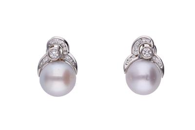 Paio di orecchini con diamanti e perle coltivate - Asta Preziosi Paio di orecchini con diamanti e perle coltivate - Asta Preziosi