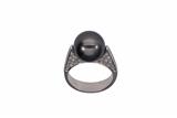 Anello con perla coltivata e diamanti - Asta Preziosi Anello con perla coltivata e diamanti - Asta Preziosi