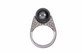 Anello con perla coltivata e diamanti - Asta Preziosi Anello con perla coltivata e diamanti - Asta Preziosi