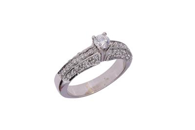 Anello con diamanti - Asta Preziosi