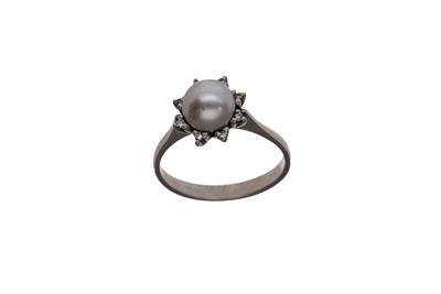Anello con diamanti e perla coltivata - Asta Preziosi