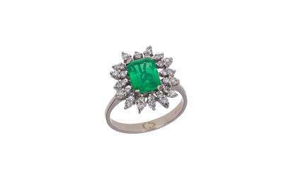Anello con diamanti e pietra verde - Asta Preziosi