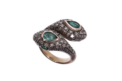 Anello contrarie' a serpente con diamanti e smeraldi - Asta Preziosi
