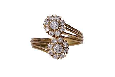 Anello contrarie' con diamanti - Asta Preziosi