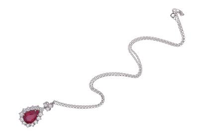 Collana ciondolo con diamanti e pietra - Asta Preziosi