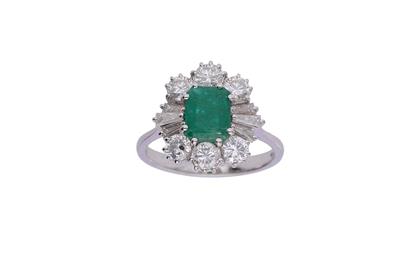 Anello con diamanti e smeraldo - Asta Preziosi