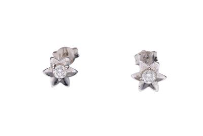 Paio di orecchini a forma di stella con diamanti - Asta Preziosi
