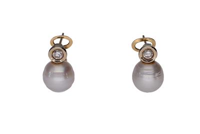 Paio di orecchini con diamanti e perle coltivate - Asta Preziosi