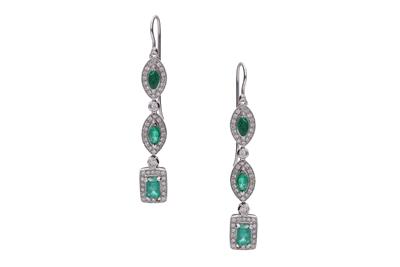Paio di orecchini con diamanti e smeraldi - Asta Preziosi