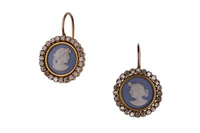 Wedgwood paio di orecchini con cammeo e diamanti - Asta Preziosi