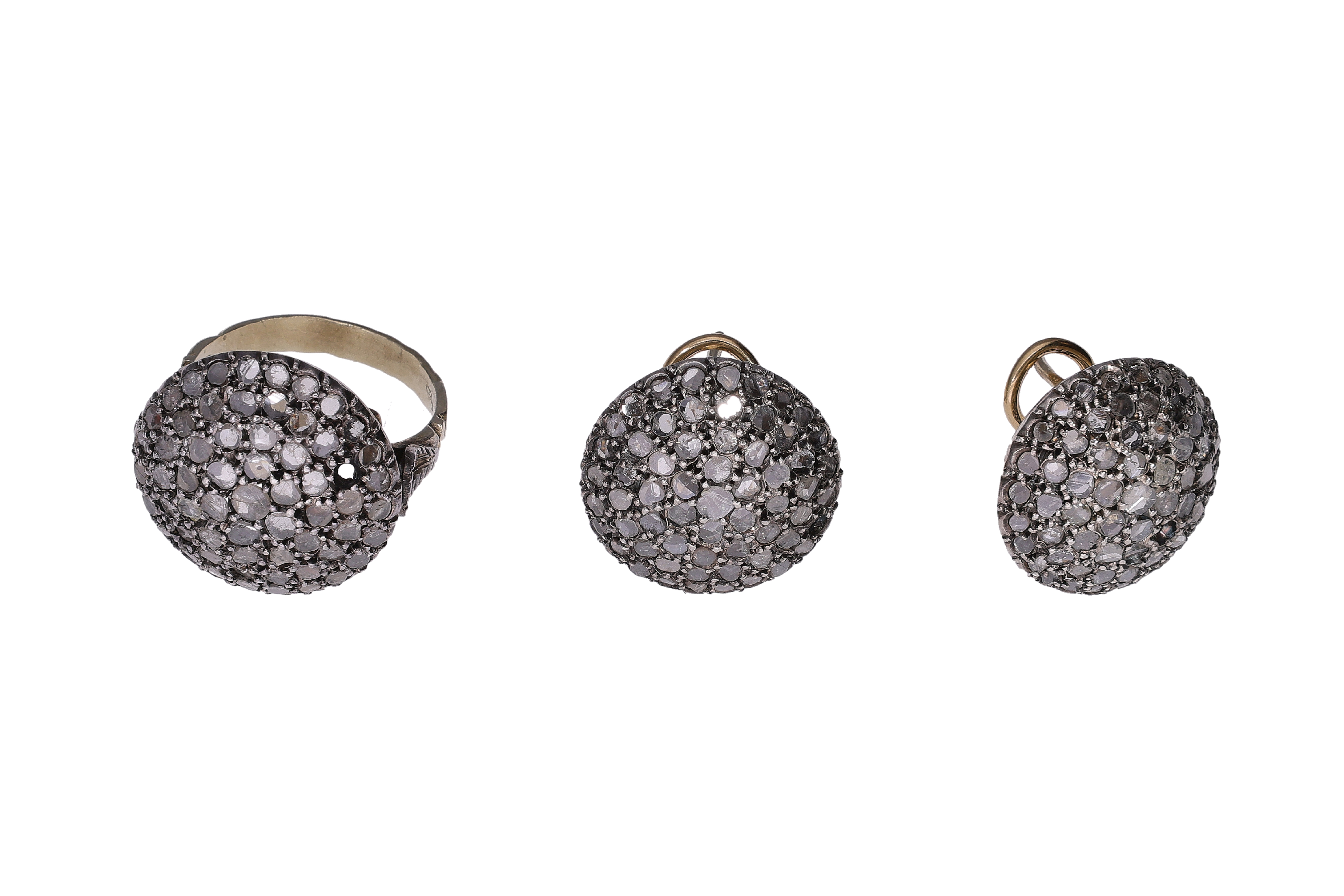 Demi parure composta da anello e paio di orecchini con diamanti - Asta Preziosi