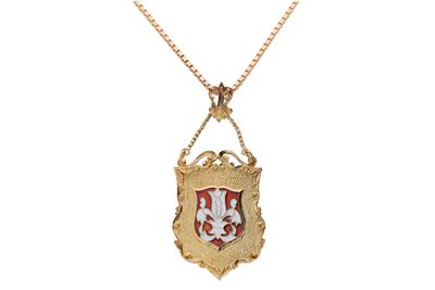Collana con ciondolo a scudo smaltato - Asta Preziosi Collana con ciondolo a scudo smaltato - Asta Preziosi