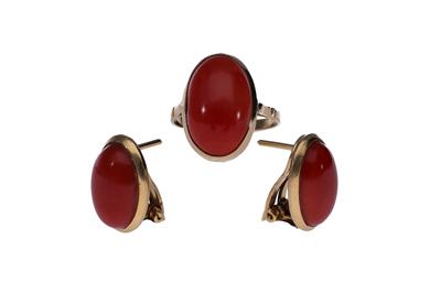 Demi parure anello e orecchini con bottoni di corallo - Asta Preziosi Demi parure anello e orecchini con bottoni di corallo - Asta Preziosi