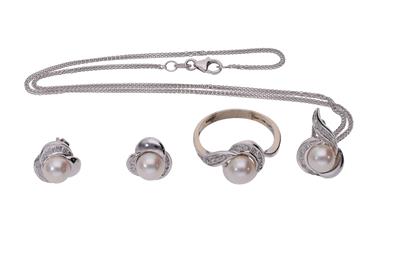 Lotto composto da anello, paio di orecchini e collier con diamanti e perle - Asta Preziosi Lotto composto da anello, paio di orecchini e collier con diamanti e perle - Asta Preziosi