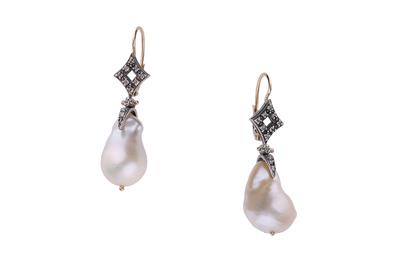 Paio di orecchini con perle barocche e diamanti - Asta Preziosi Paio di orecchini con perle barocche e diamanti - Asta Preziosi