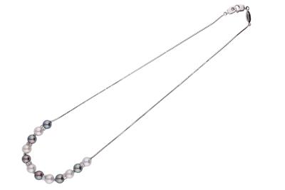 Salvini, collier con perle coltivate e diamanti - Asta Preziosi