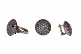 Demi parure composta da anello e paio di orecchini con diamanti - Asta Preziosi Demi parure composta da anello e paio di orecchini con diamanti - Asta Preziosi