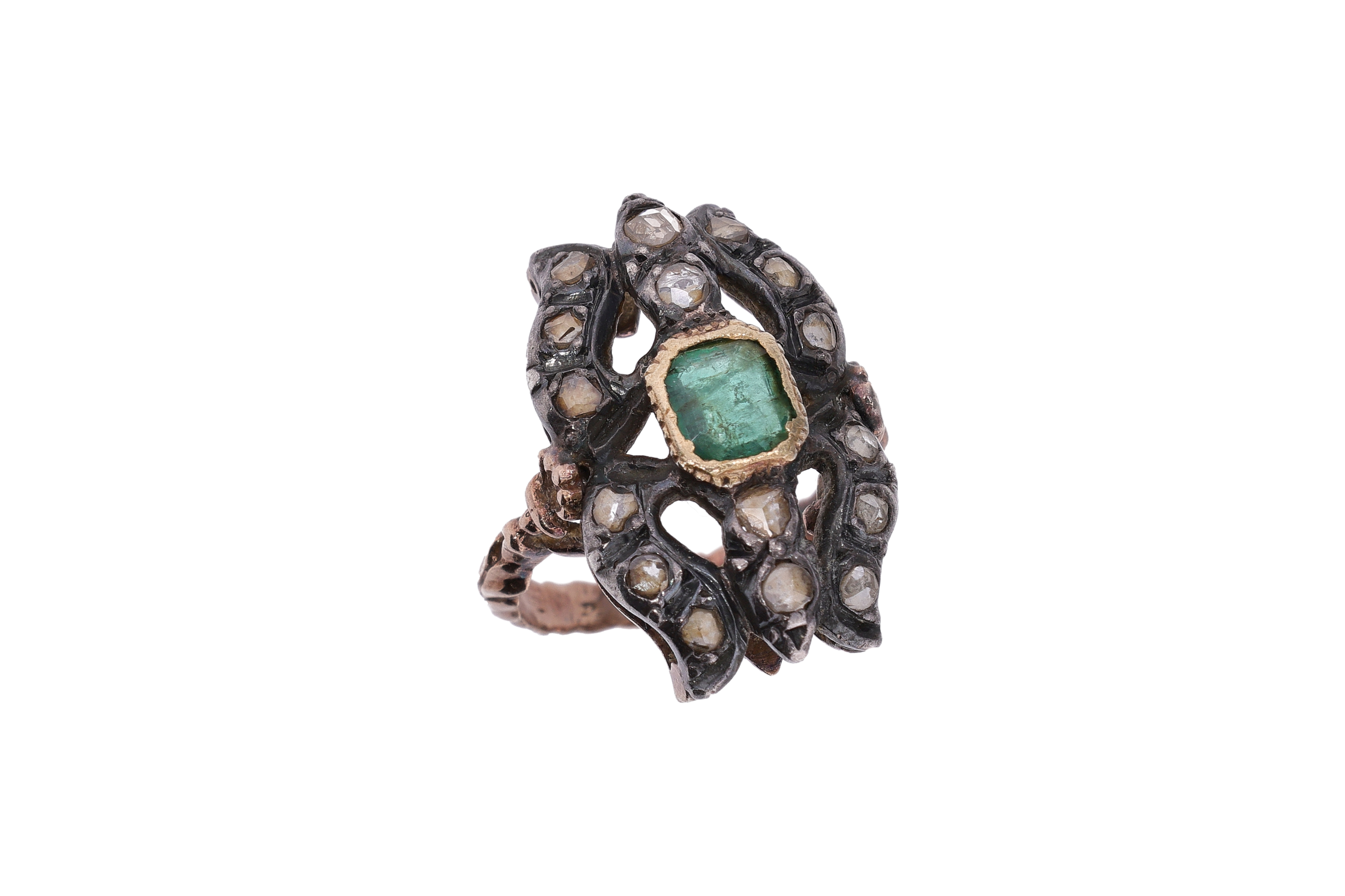 Anello con diamanti e smeraldo - Asta Preziosi