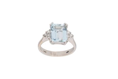 Anello con diamanti e acquamarina - Asta di San Valentino