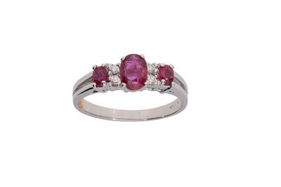 Anello con rubini e diamanti - Asta di San Valentino