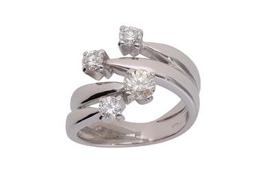 Anello contrarie' con diamanti - Asta di San Valentino