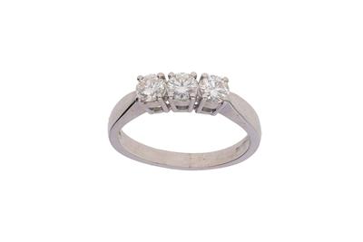 Anello trilogy con diamanti - Asta di San Valentino