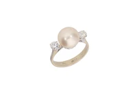 Anello con perla coltivata e diamanti - Vintage mania Anello con perla coltivata e diamanti - Vintage mania