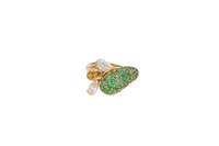 Anello con smeraldi, diamanti e diamanti colorati - Asta Speciale Tesori d'autunno