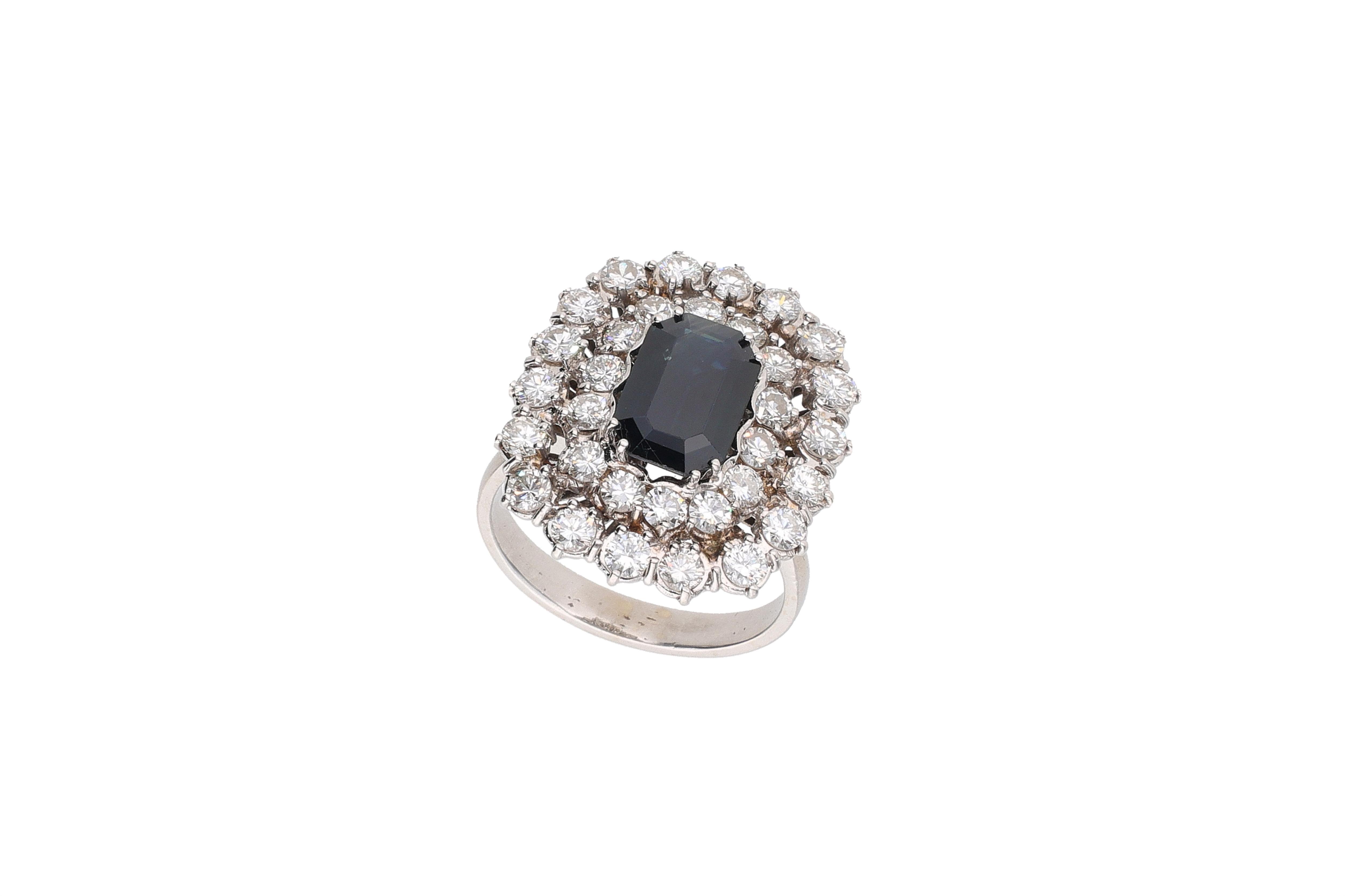 Anello con zaffiro e diamanti - Asta Speciale Tesori d'autunno