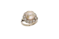 Anello con perla e diamanti - Asta Tesori di Pasqua - Gioielli da riscoprire Anello con perla e diamanti - Asta Tesori di Pasqua - Gioielli da riscoprire
