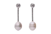 Paio di orecchini con diamanti e perle - Asta Tesori di Pasqua - Gioielli da riscoprire Paio di orecchini con diamanti e perle - Asta Tesori di Pasqua - Gioielli da riscoprire