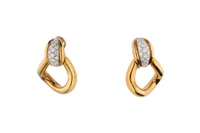 Paio di orecchini pendenti con pave' di diamanti - Asta Tesori di Pasqua - Gioielli da riscoprire