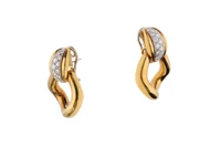 Paio di orecchini pendenti con pave' di diamanti - Asta Tesori di Pasqua - Gioielli da riscoprire