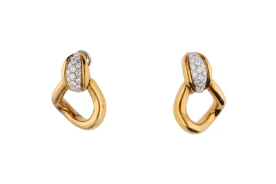 Paio di orecchini pendenti con pave' di diamanti - Asta Tesori di Pasqua - Gioielli da riscoprire