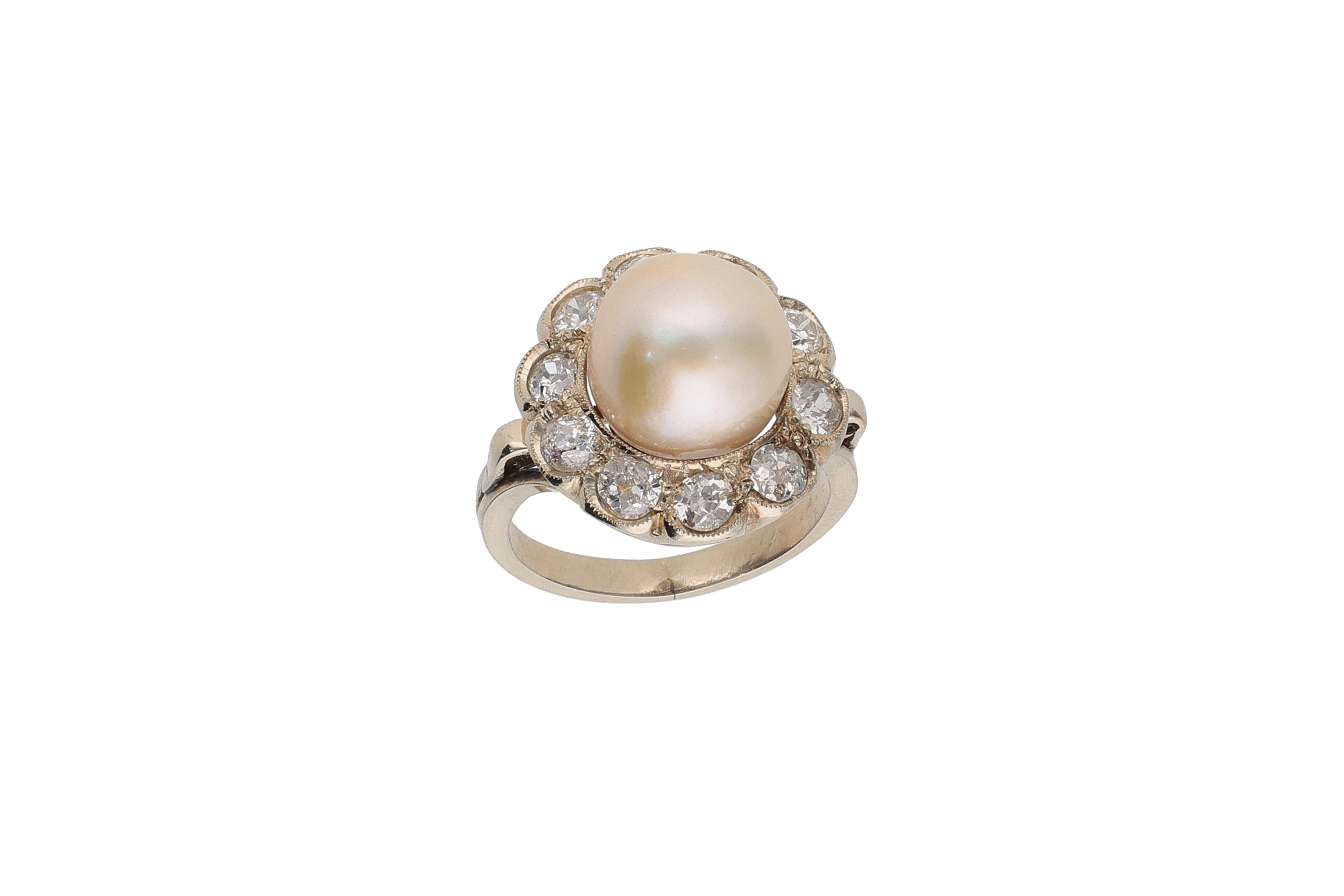 Anello con perla e diamanti - Asta Tesori di Pasqua - Gioielli da riscoprire Anello con perla e diamanti - Asta Tesori di Pasqua - Gioielli da riscoprire