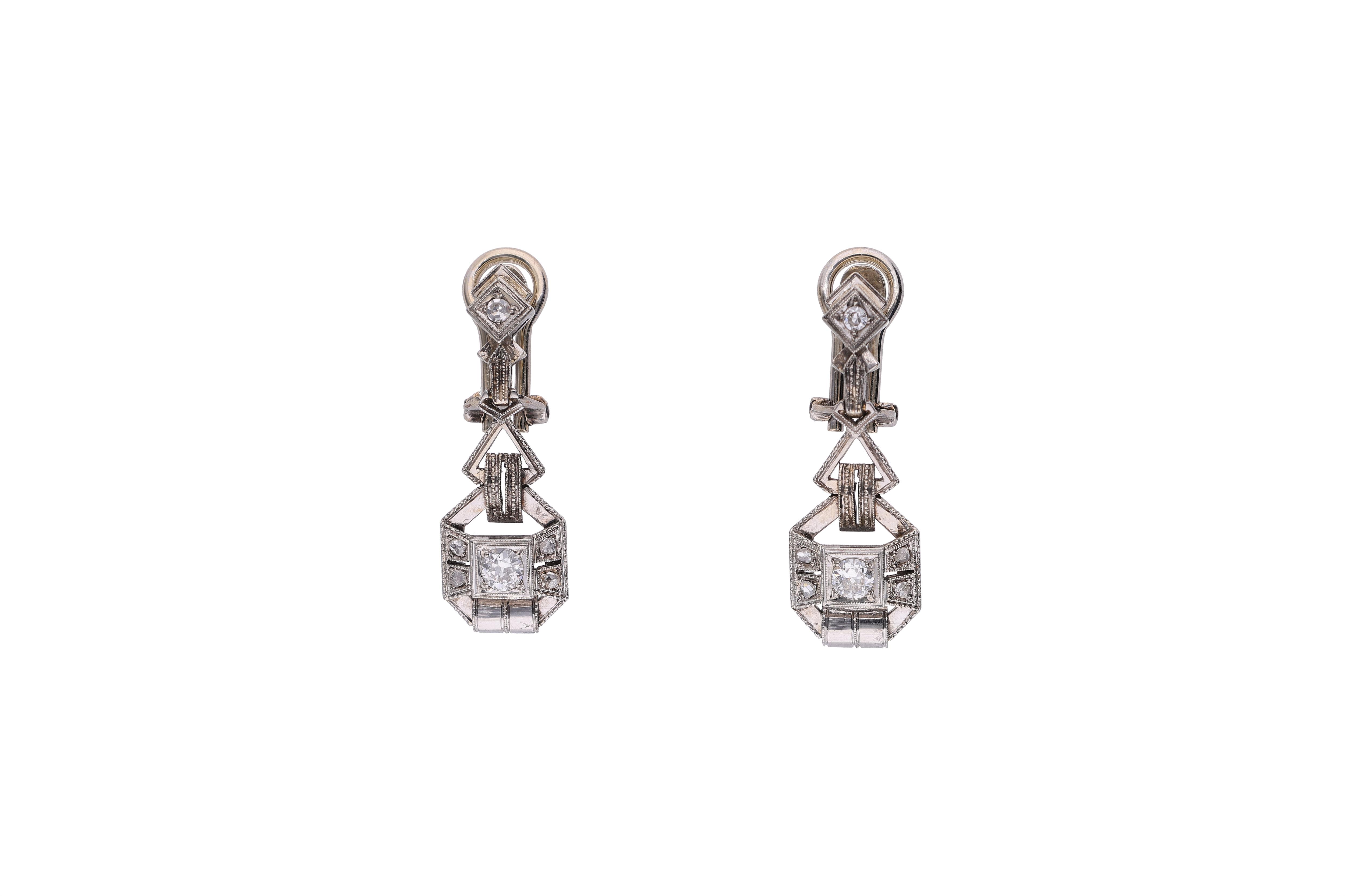 Paio di orecchini in art deco' con diamanti - Asta Tesori di Pasqua - Gioielli da riscoprire Paio di orecchini in art deco' con diamanti - Asta Tesori di Pasqua - Gioielli da riscoprire