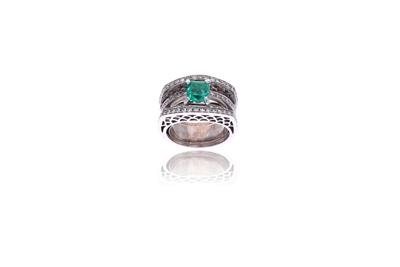 Anello con diamanti e smeraldo - Asta Preziosi