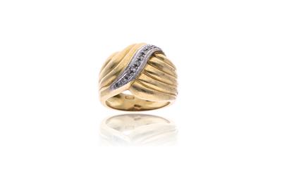 Anello in oro, con diamanti - Asta Preziosi