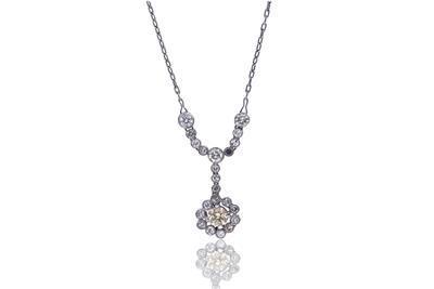 Collana e pendente con diamanti - Asta Preziosi