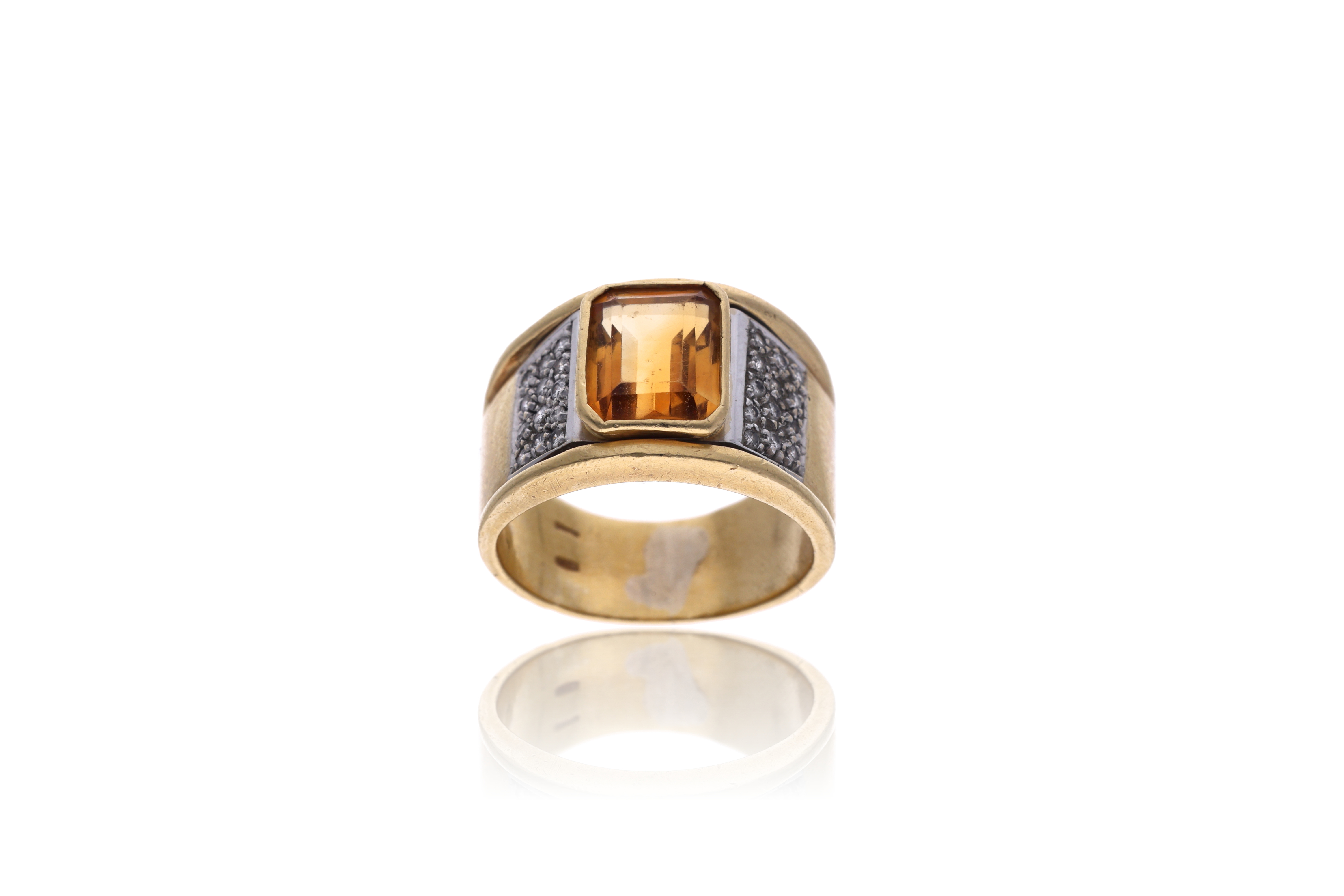 Anello con diamanti e pietra - Asta Preziosi