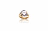 Anello in oro, con diamanti e perla - Asta Preziosi Anello in oro, con diamanti e perla - Asta Preziosi