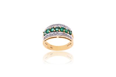 Anello in oro, con diamanti e smeraldi - Asta Preziosi