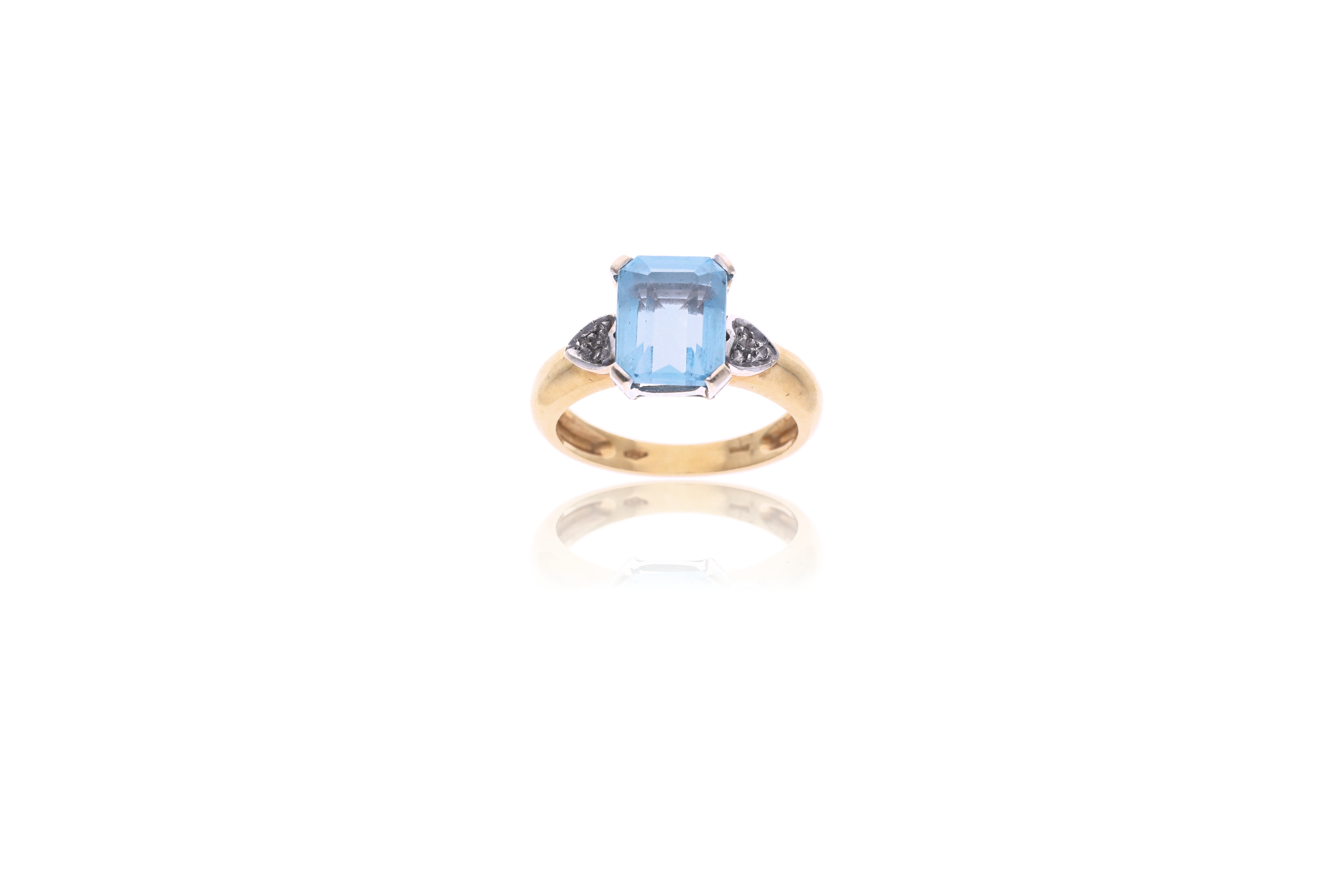 Anello con topazio e diamanti - Asta Preziosi