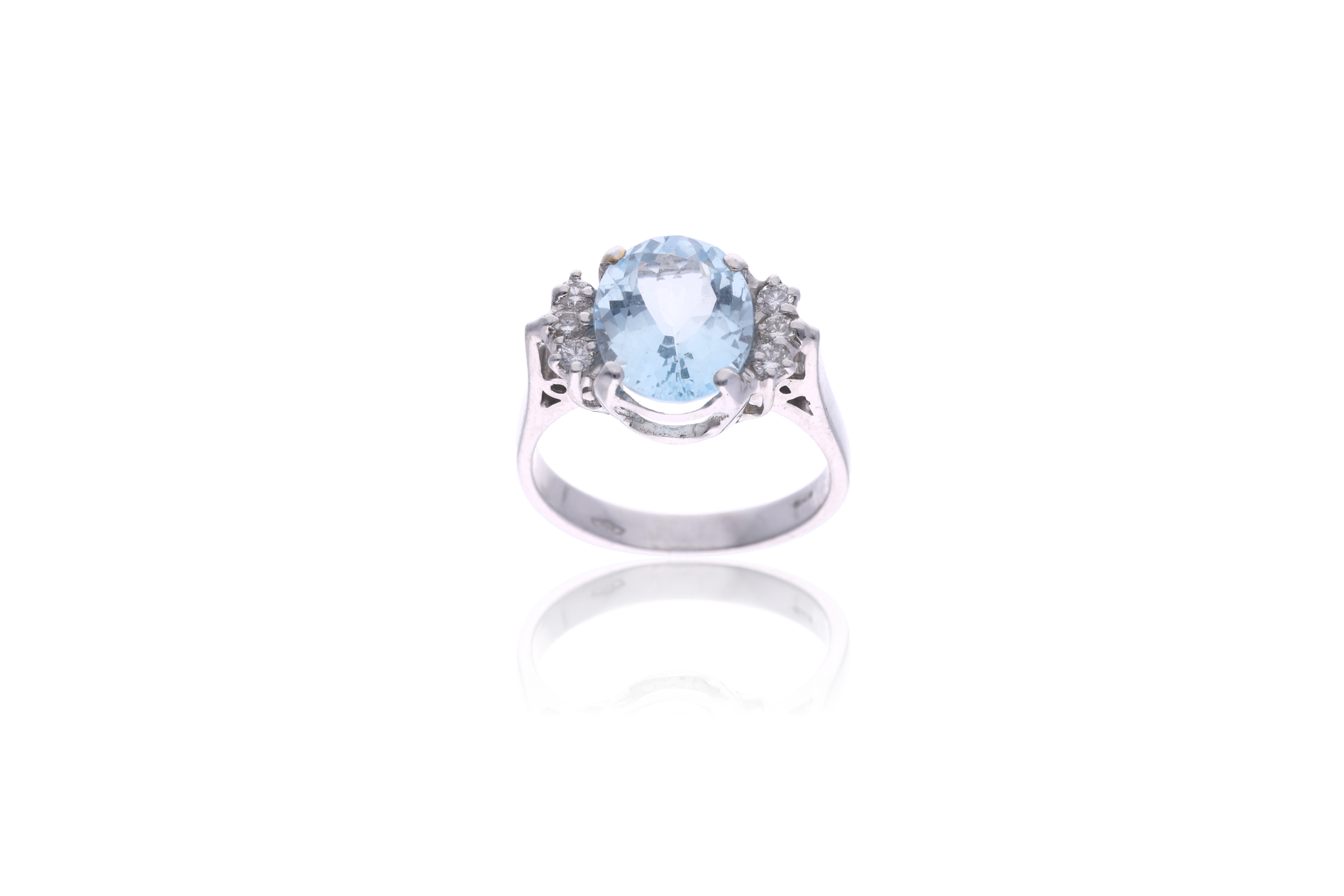 Anello con diamanti e acquamarina - Asta Preziosi