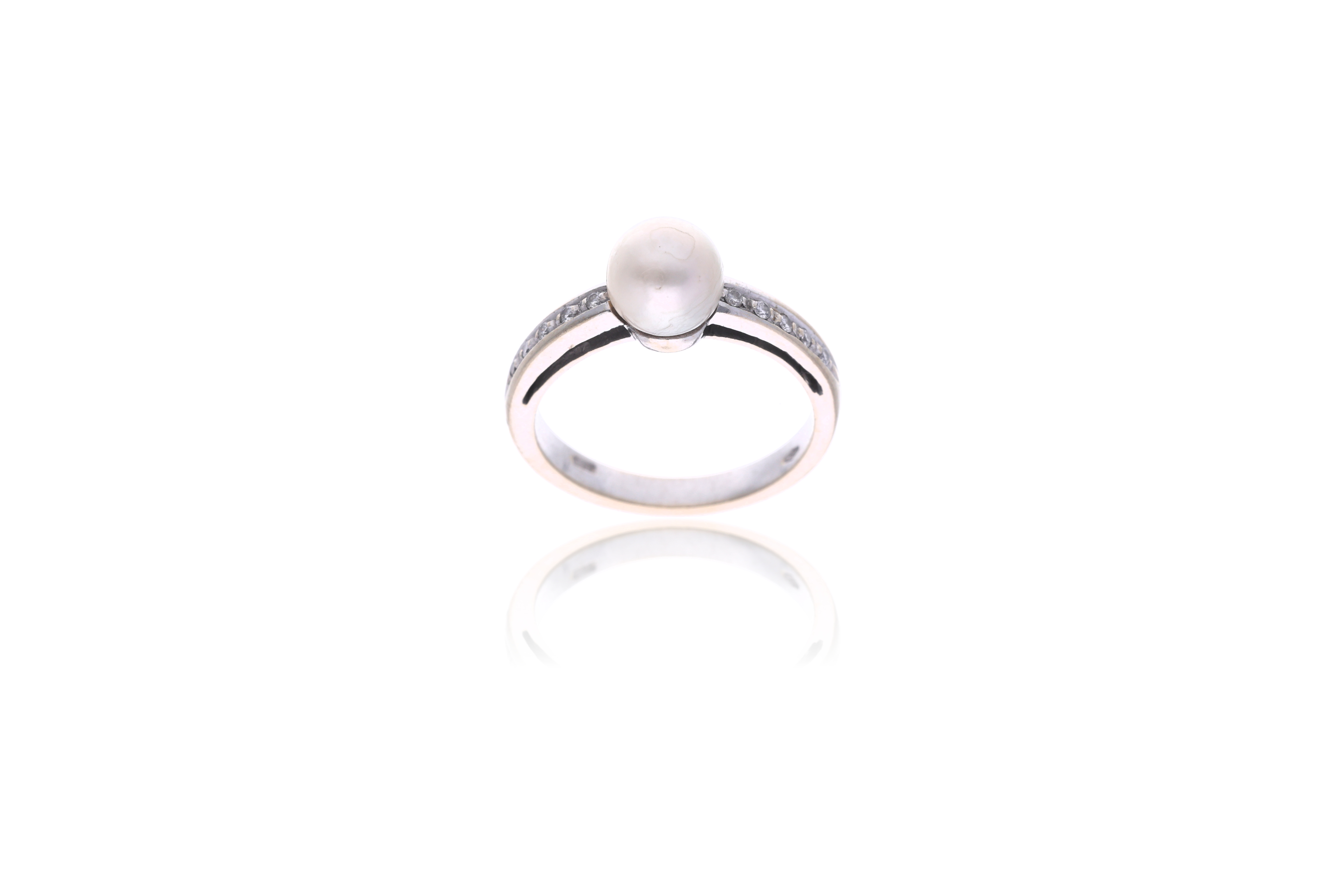 Anello con diamanti e perla - Asta Preziosi