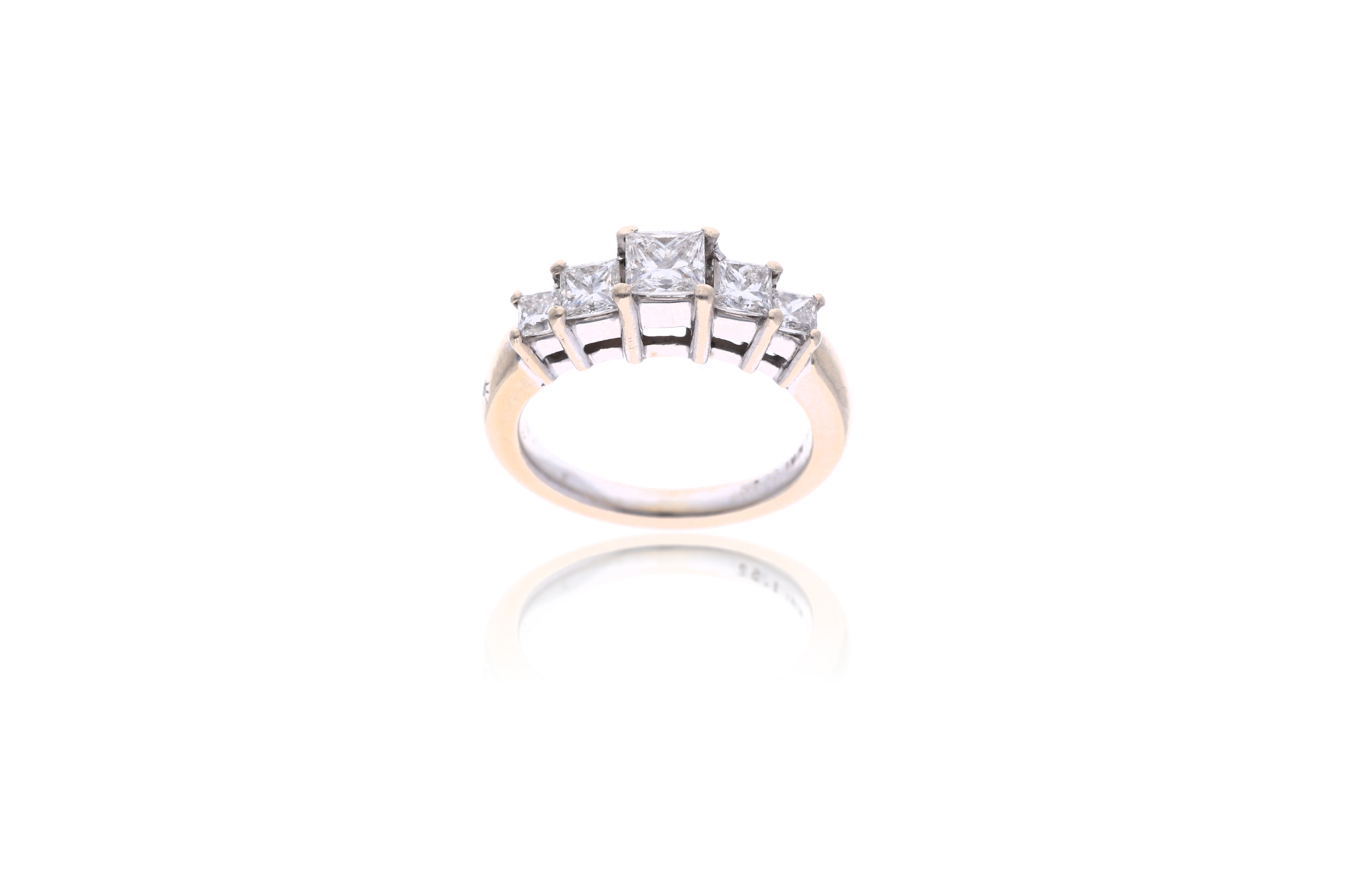 Anello in oro con diamanti - Asta Preziosi