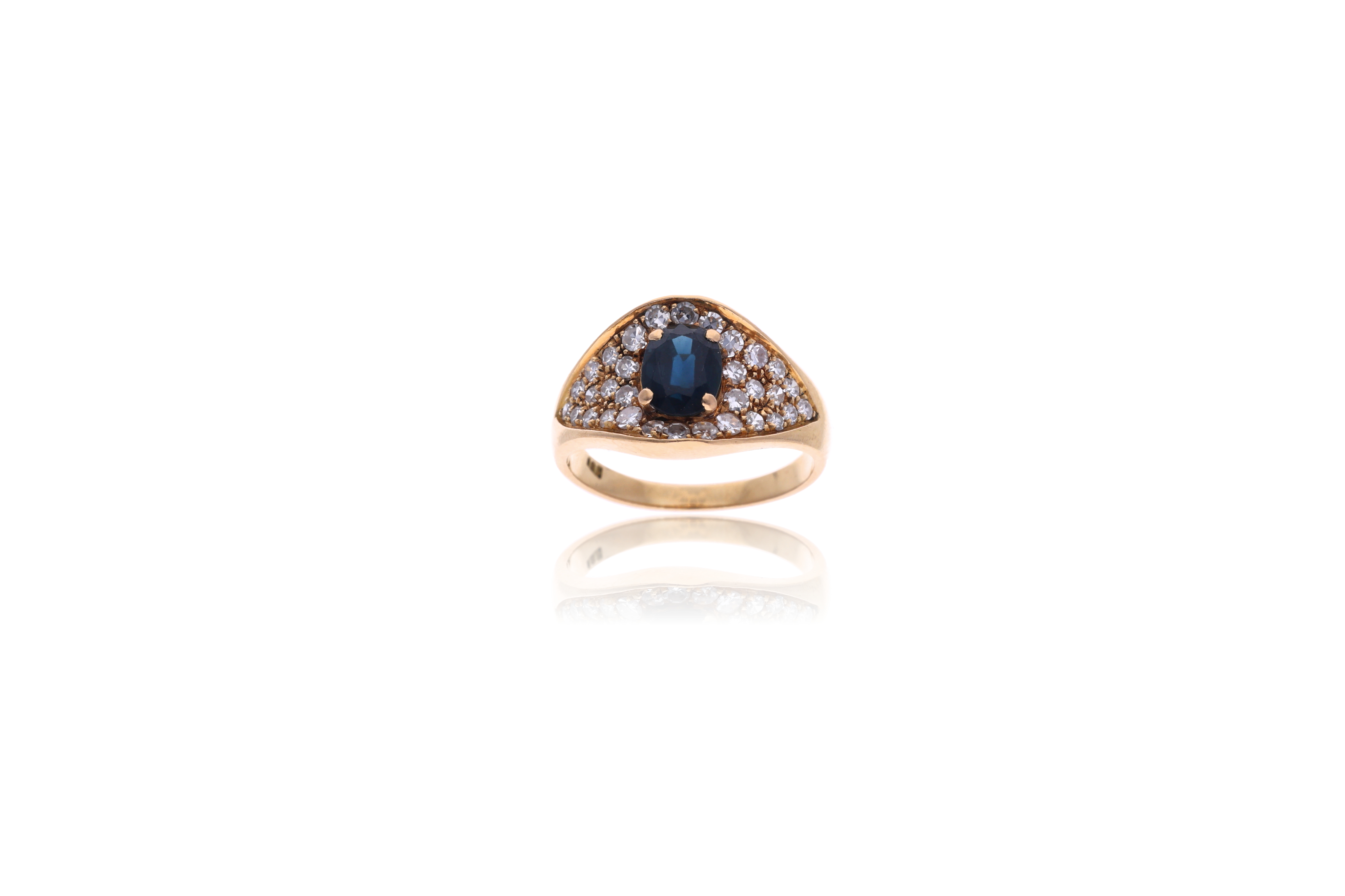 Anello in oro, con diamanti e zaffiro - Asta Preziosi