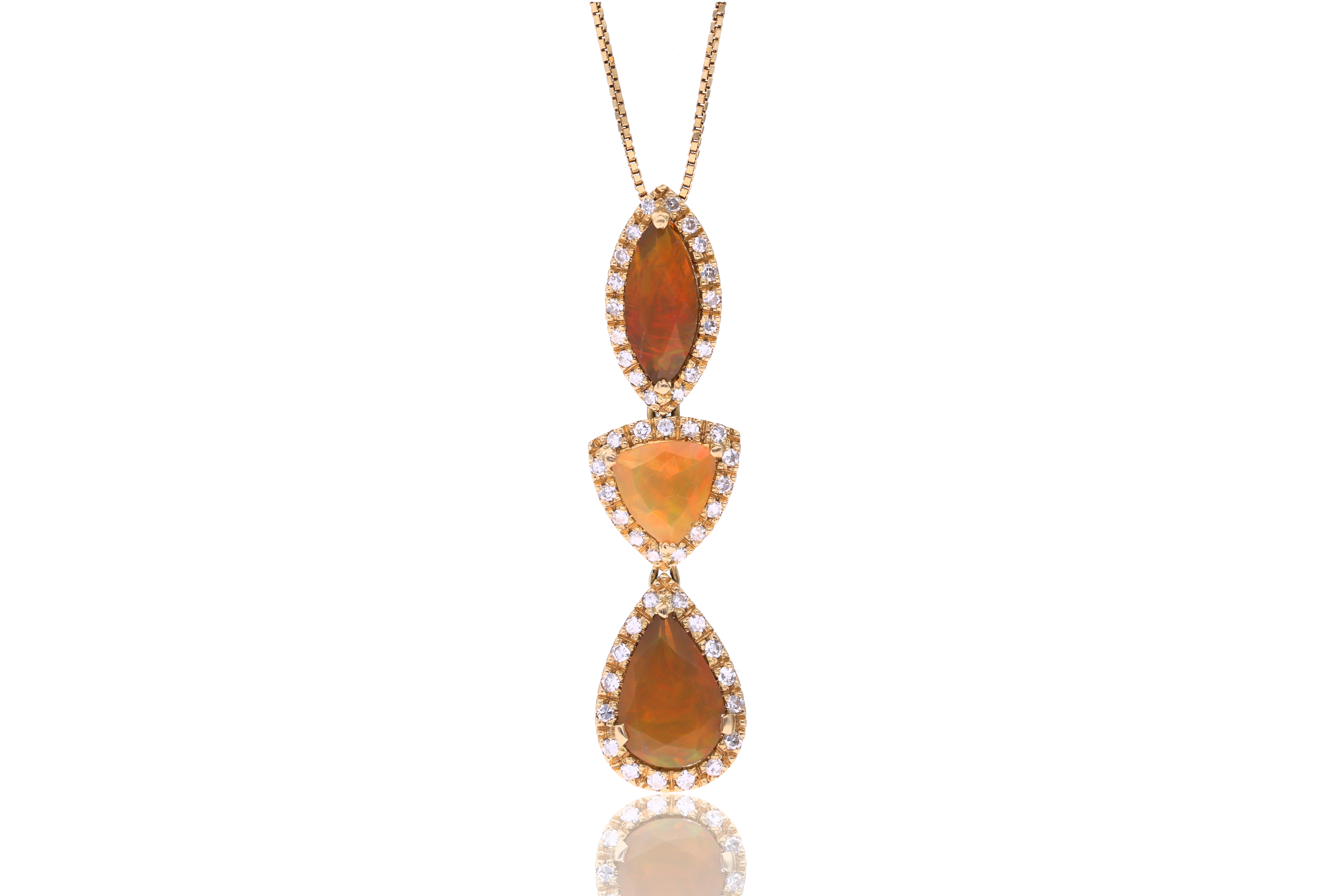 Collana e pendente con opali e diamanti - Asta Preziosi